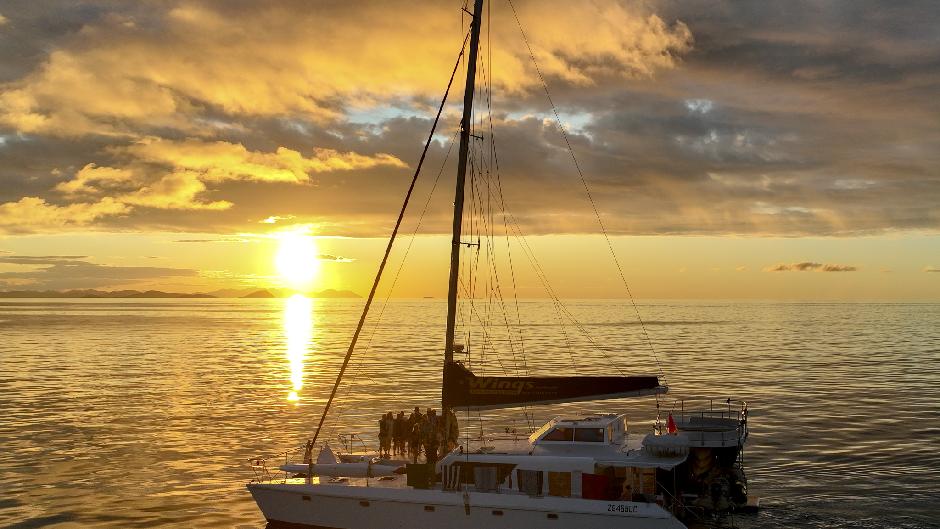 Sailing Sunset Cruise From Airlie Beach 